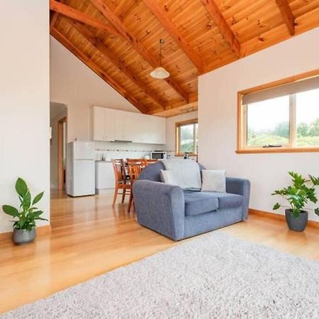 Private 2 Bedroom Cabin Retreat Legana Exterior foto